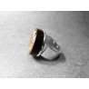 Anillo artesano ecológico con papel reciclado de Revista. 2 cm. Varios colores. Base adaptable plateada. Pieza única.
