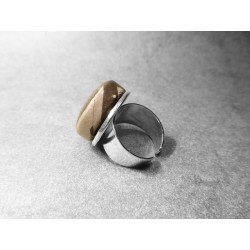 Anillo artesano ecológico con papel reciclado de Diario. 2 cm. Varios colores. Base adaptable plateada. Pieza única.