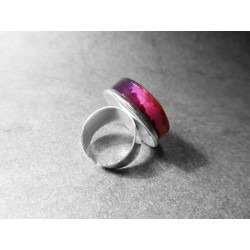 Anillo artesano ecológico con papel reciclado. 2,5 cm. Multicolor. Base adaptable plateada. Pieza única.