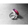 Anillo artesano ecológico con papel reciclado. 2,5 cm. Multicolor. Base adaptable plateada. Pieza única.