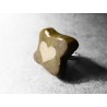 Anillo Artesano Ecológico de pasta de papel reciclado. Corazón Blanco. 2 cm. Base adaptable plateada. Pieza única.