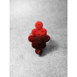 Anillo artesano ecológico con papel reciclado. Rombo. Tonos Rojos. Base adaptable plateada. Pieza única.