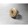 Anillo Artesano Ecológico con papel reciclado. 2 cm. Tonos blancos beige. Base adaptable. Pieza única.