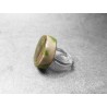 Anillo Artesano Ecológico con papel reciclado. 2 cm. Tonos verdes. Base adaptable. Pieza única.
