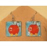 Par de PENDIENTES con CROMOS troquelados ORIGINALES. Mod. CASITA MANZANA.